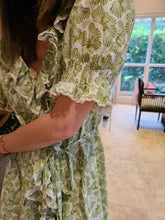 Load image into Gallery viewer, GREEN FLORAL RUFFLED DRESS
