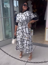 Load image into Gallery viewer, WH|BLK ROPE CHAIN PRINT DRESS
