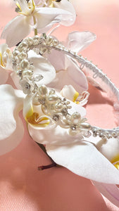 FLOWER PEARL APPLIQUE CROWN
