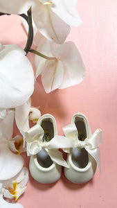 IVORY BOW BALLET