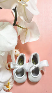 WHITE BALLET BOW