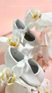 WHITE BALLET BOW