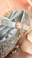 Load image into Gallery viewer, SILVER RHINESTONE BOW FLATS

