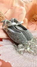 Load image into Gallery viewer, SILVER RHINESTONE BOW FLATS
